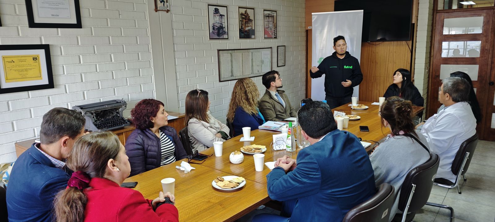 Donación de equipos a CET CHILE