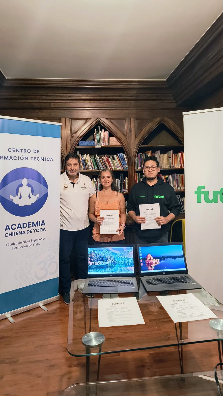 Foto de Notebooks para el CFT Academia Chilena de Yoga