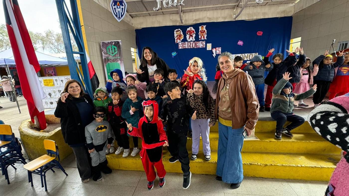 Foto de Celulares para los niños de la Escuela Hernán Márquez Huerta
