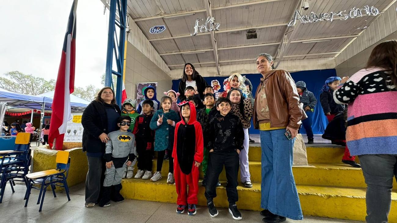 Foto de Celulares para los niños de la Escuela Hernán Márquez Huerta